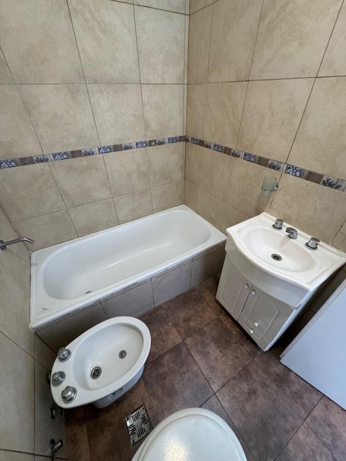 Foto de DEPARTAMENTO 2 AMBIENTES CON PATIO Y COCHERA EN VENTA, imagen 2