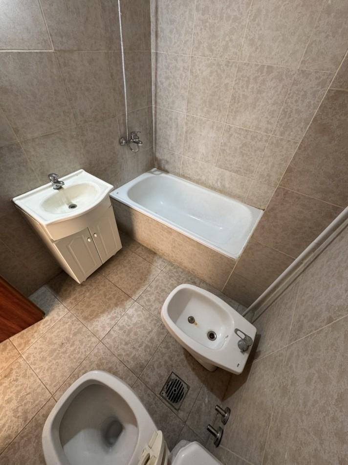 Foto de DEPARTAMENTO DOS AMBIENTES CON BALCON PARA USO PROFESIONAL, imagen 4