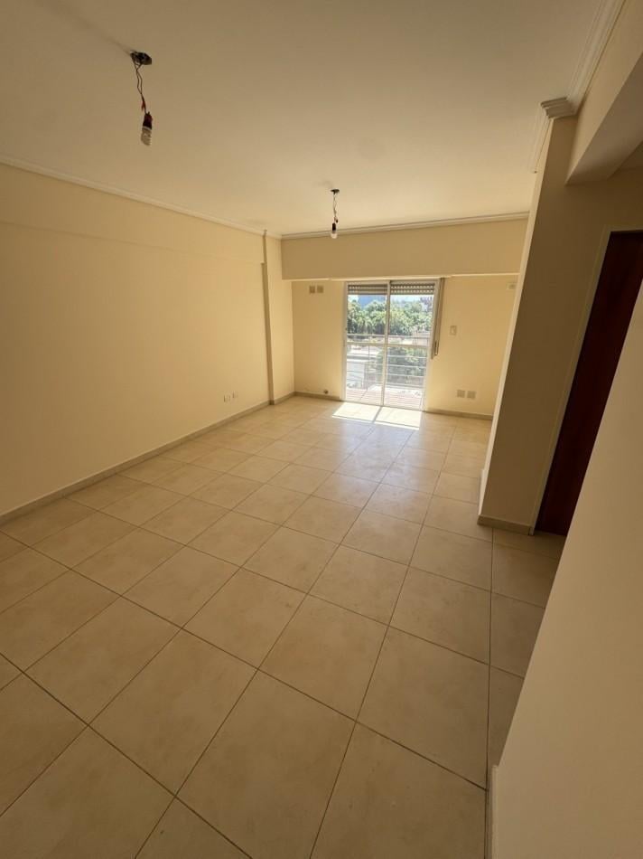 Foto de DEPARTAMENTO DOS AMBIENTES CON BALCON PARA USO PROFESIONAL, imagen 2