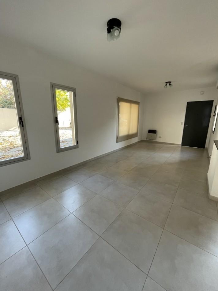 Foto de DUPLEX CON PATIO PROPIO Y PARRILLA EN COMPLEJO DE CATEGORIA, imagen 1