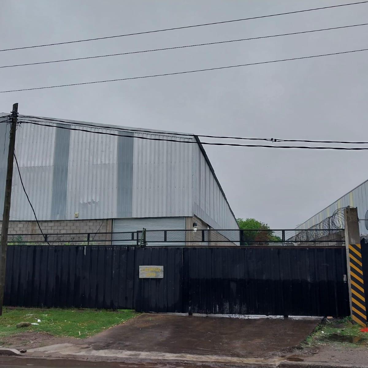 Galpon de 1875 m en Parque Industrial Burzaco 1