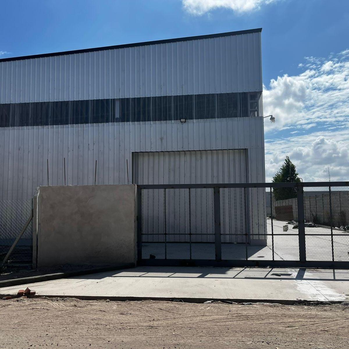 Alquiler de Galpon Industrial a Estrenar! 2070 m Contruidos en Total 4