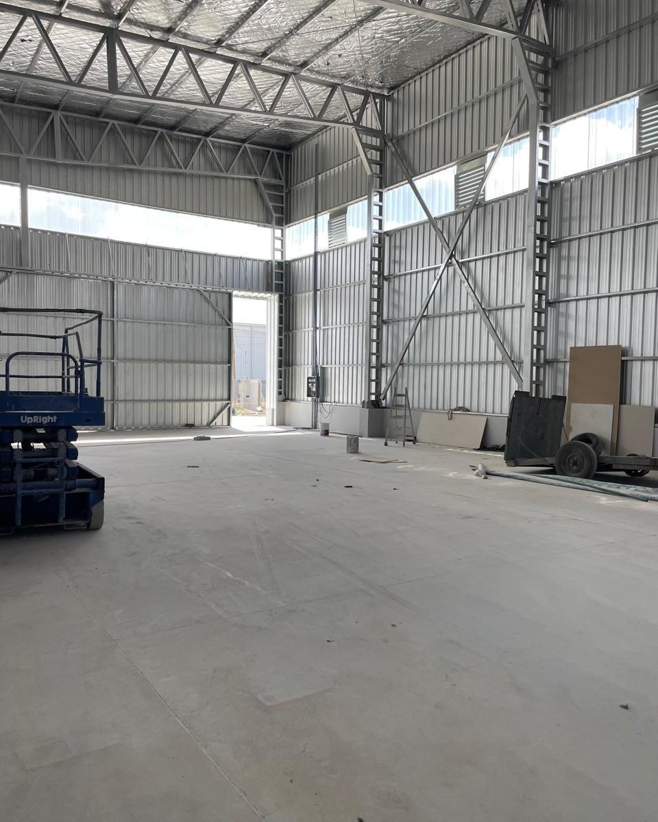 Alquiler de Galpon Industrial a Estrenar! 2070 m Contruidos en Total 3