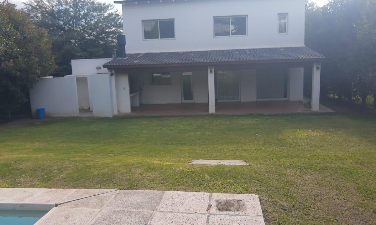 Casa de 4 Dorm. – Country La Cuesta Villa Residencial– La Calera 4