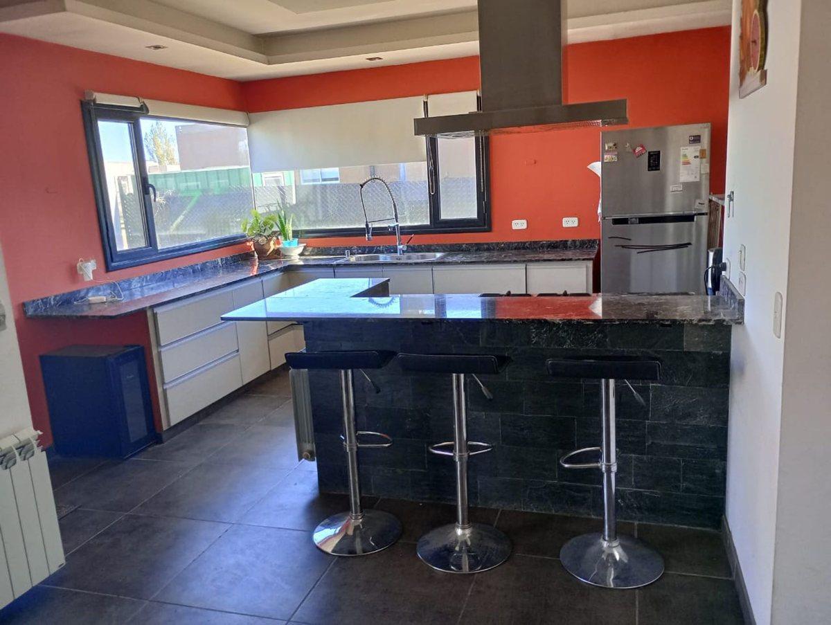 Casa 3 Dorm., Los Sauces, Gral Fernandez Oro 1