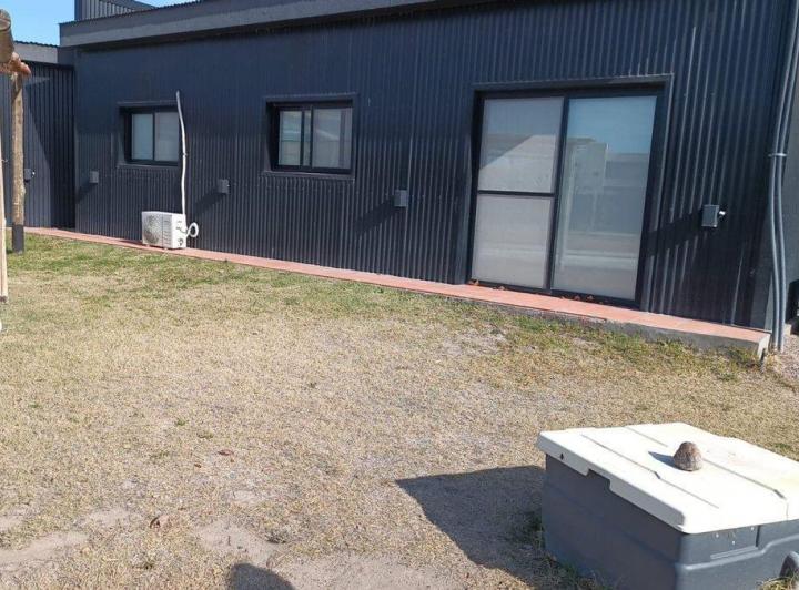 CASA EN VENTA, CANALES DE PLOTTIER 4