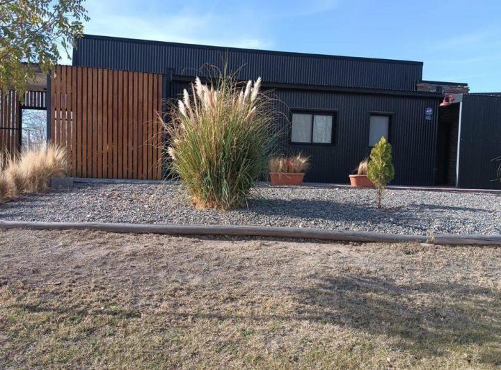 CASA EN VENTA, CANALES DE PLOTTIER 2