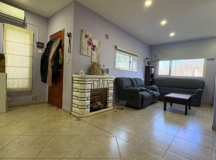 Casa con pileta en zona premium de Plottier 4