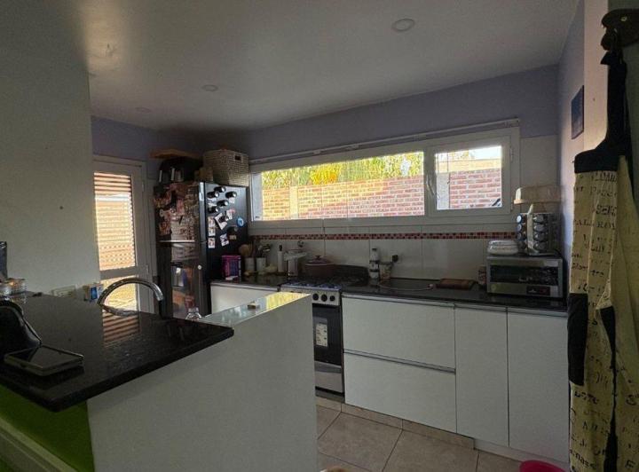 Casa con pileta en zona premium de Plottier 5