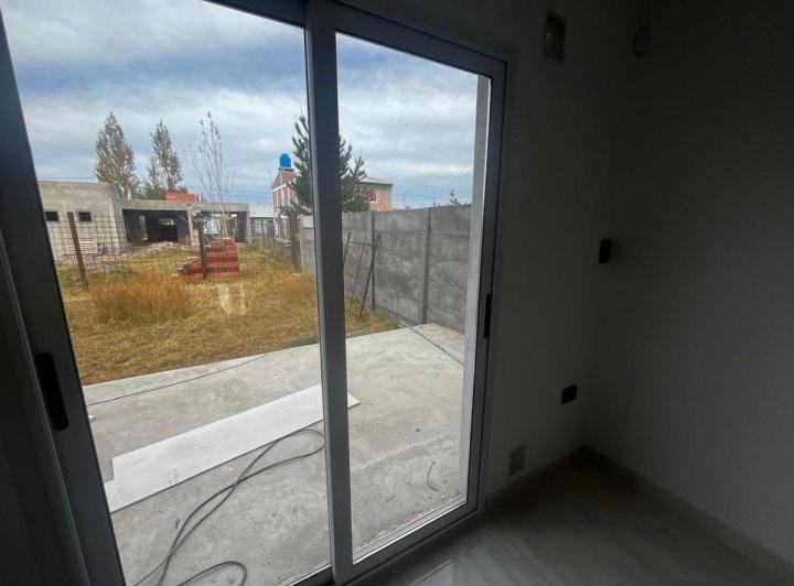 VENTA DUPLEX 3 DORMITORIOS B°LA CASONA ll PLOTTIER 5