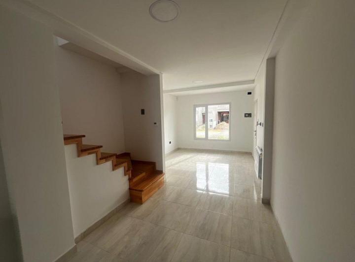 VENTA DUPLEX 3 DORMITORIOS B°LA CASONA ll PLOTTIER 3
