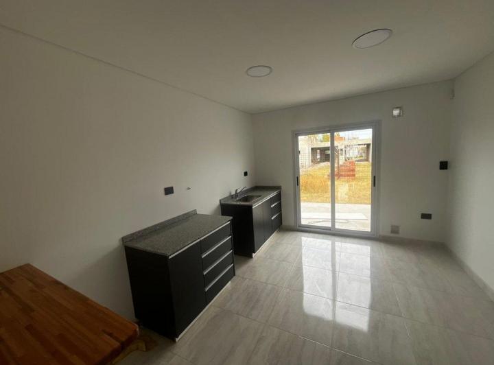 VENTA DUPLEX 3 DORMITORIOS B°LA CASONA ll PLOTTIER 2