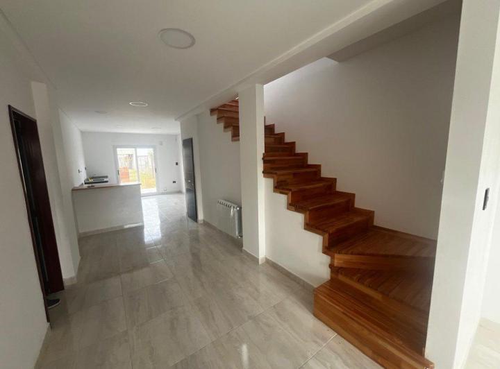 VENTA DUPLEX 3 DORMITORIOS B°LA CASONA ll PLOTTIER 1