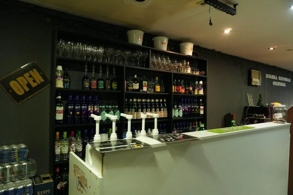 Venta Vivienda + Locales Comerciales + Bar equipad 4