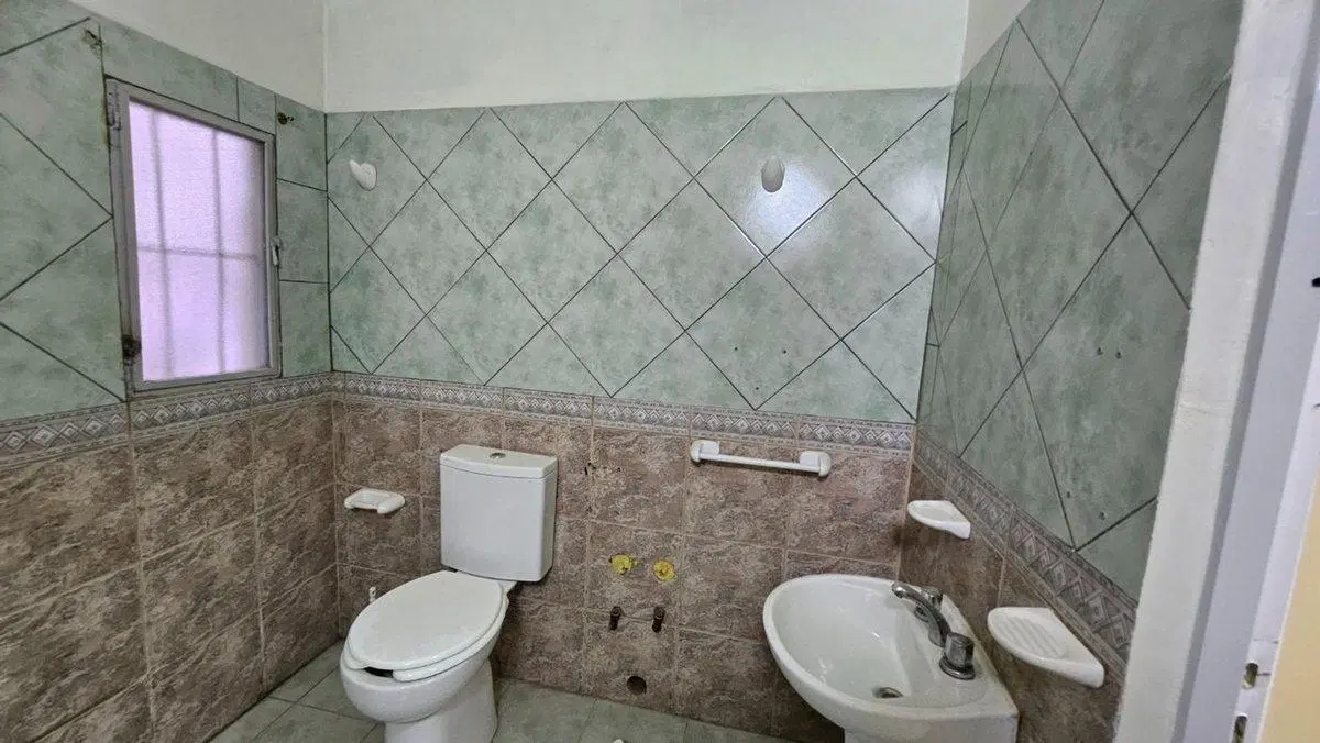ALQUILER DE LOCAL COMERCIAL - PLOTTIER CENTRO 4