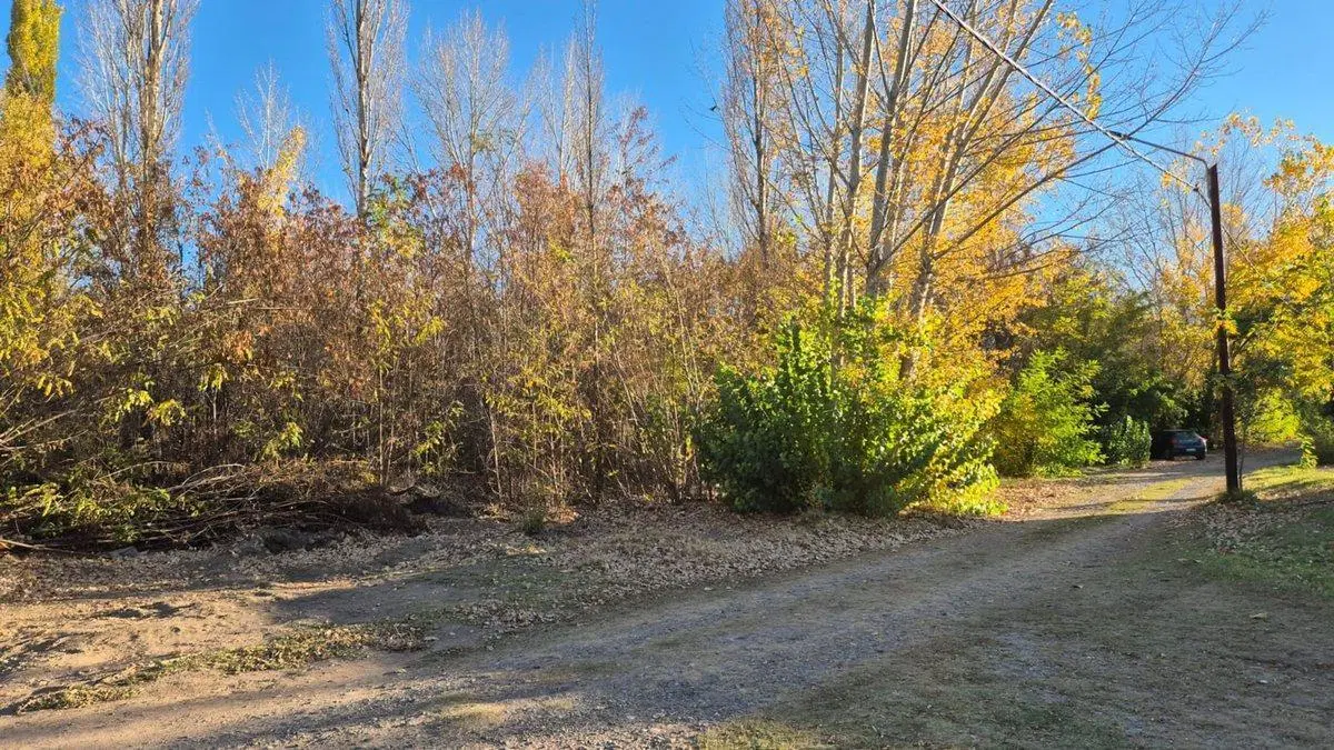 VENTA, TERRENO 360 m2 Loteo La Encantada, PLOTTIER 5