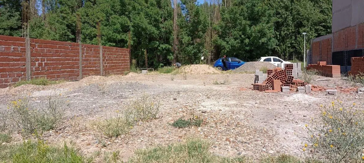 Lote 600 m2 con mejoras, Los Castaños, Plottier 3