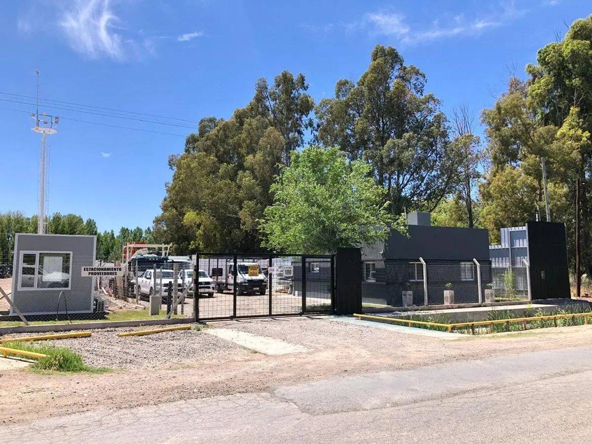 VENTA DE BASE INDUSTRIAL, PLOTTIER 3