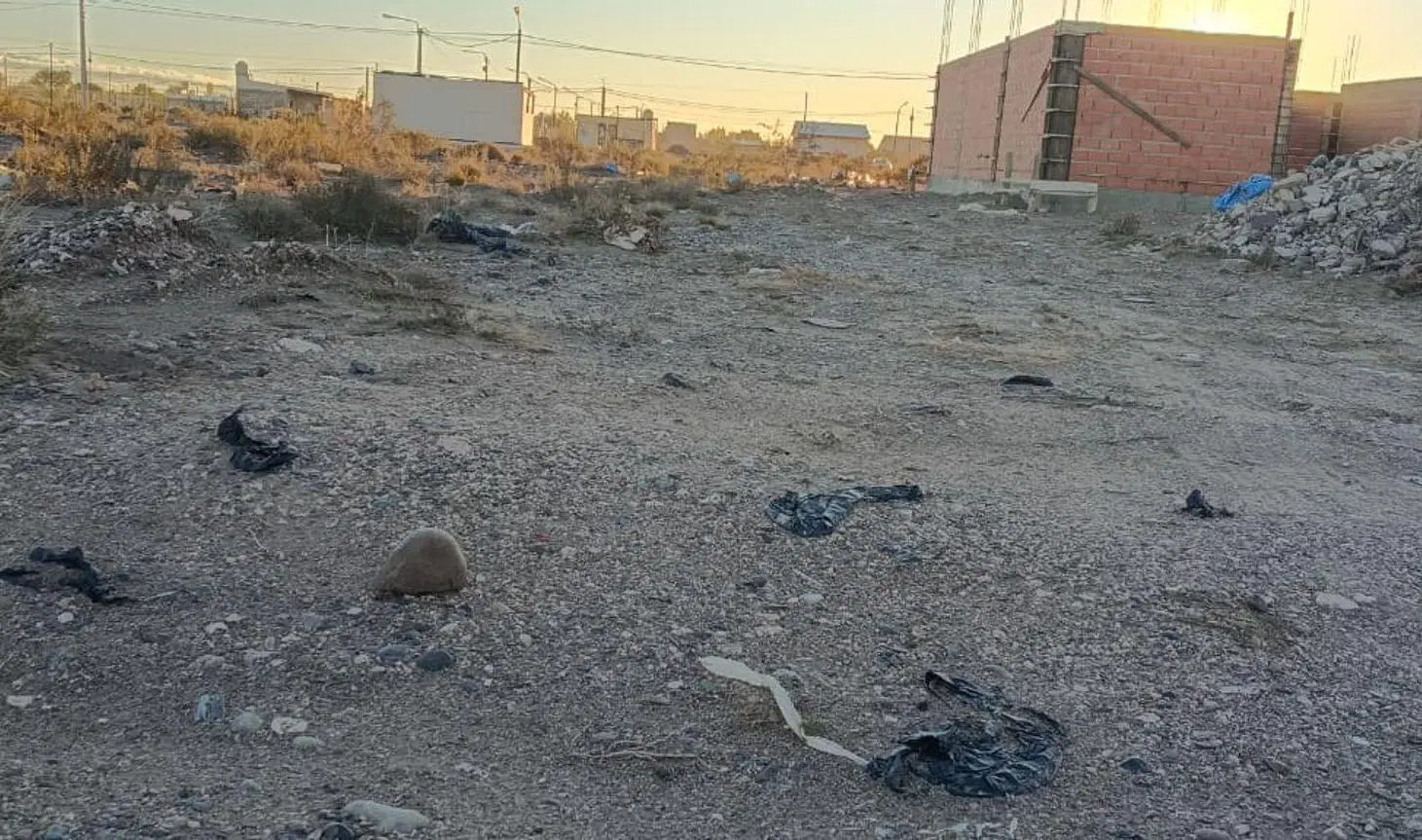 Lote 300 m2 con Escritura en Centenario 5