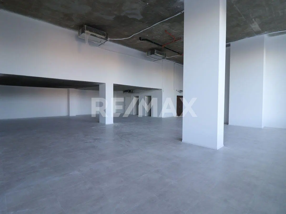 En Venta Oficina Con Tres Cocheras Cubiertas 5