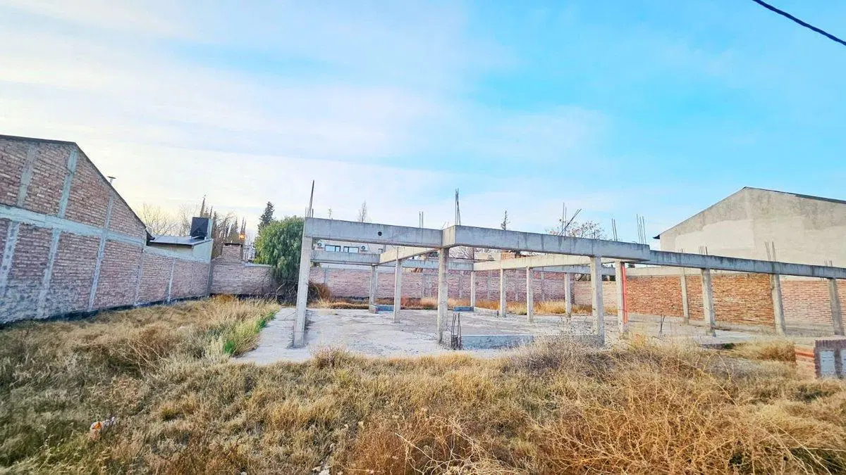TERRENO EN VENTA CON PLATEA Y CIMENTACIÓN 3