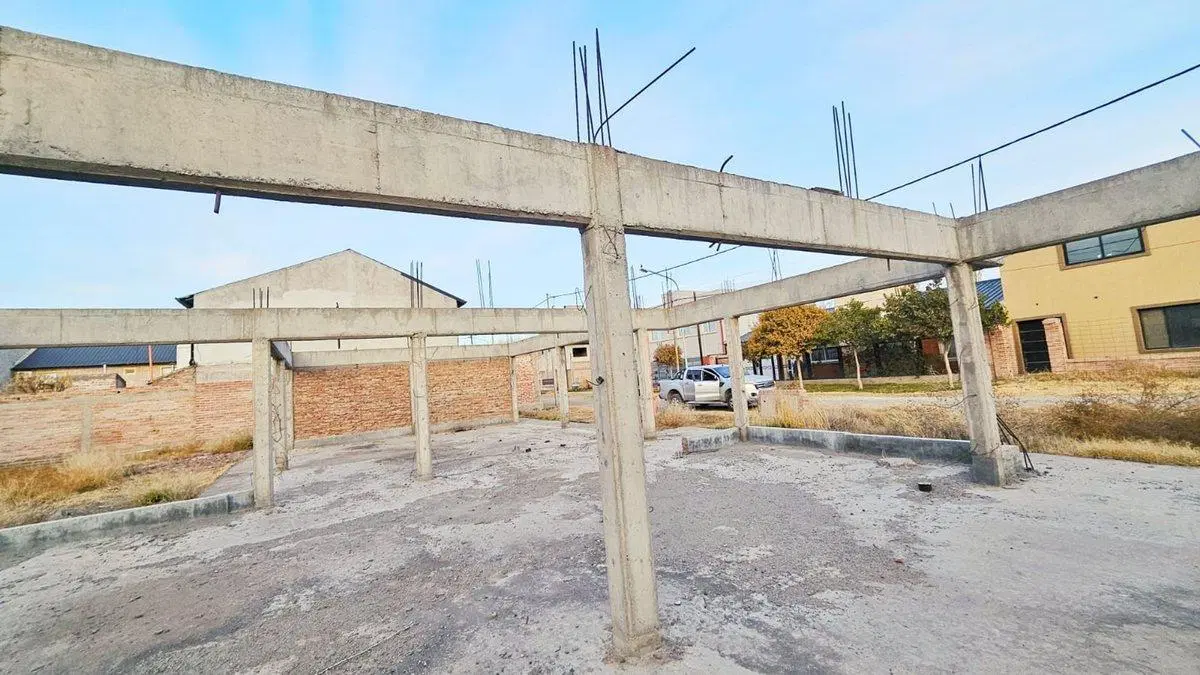 TERRENO EN VENTA CON PLATEA Y CIMENTACIÓN 4