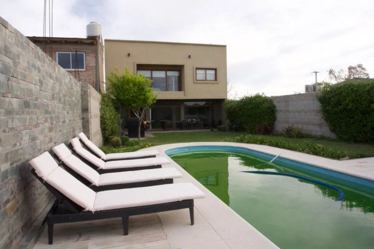 Casa premium con pileta climatizada en Allen 3