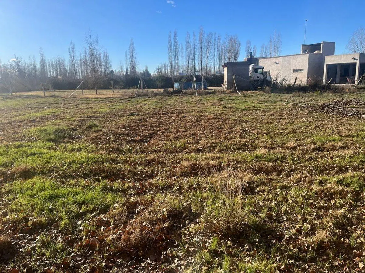 VENTA DE TERRENO EN EXCLUSIVO BARRIO - PLOTTIER 2