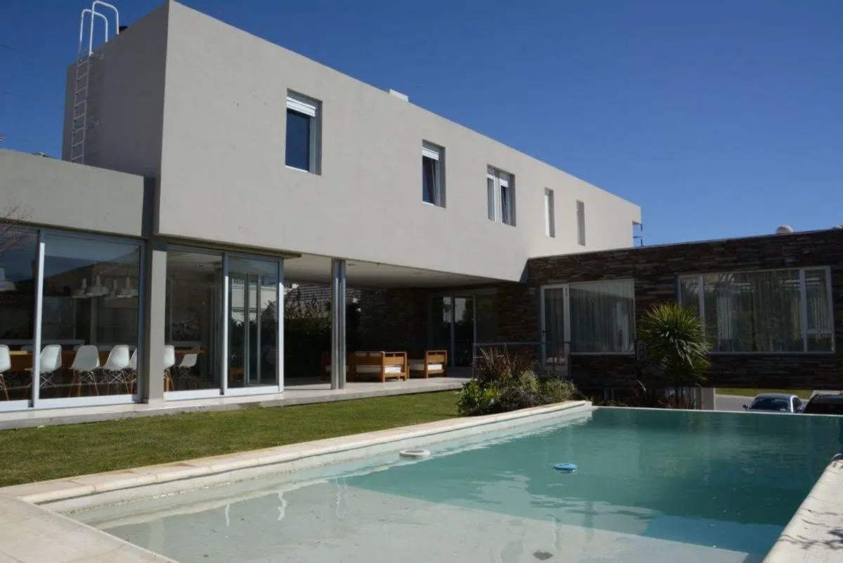 CASA EN VENTA CON PILETA, B° Bocahue, Neuquén. 4