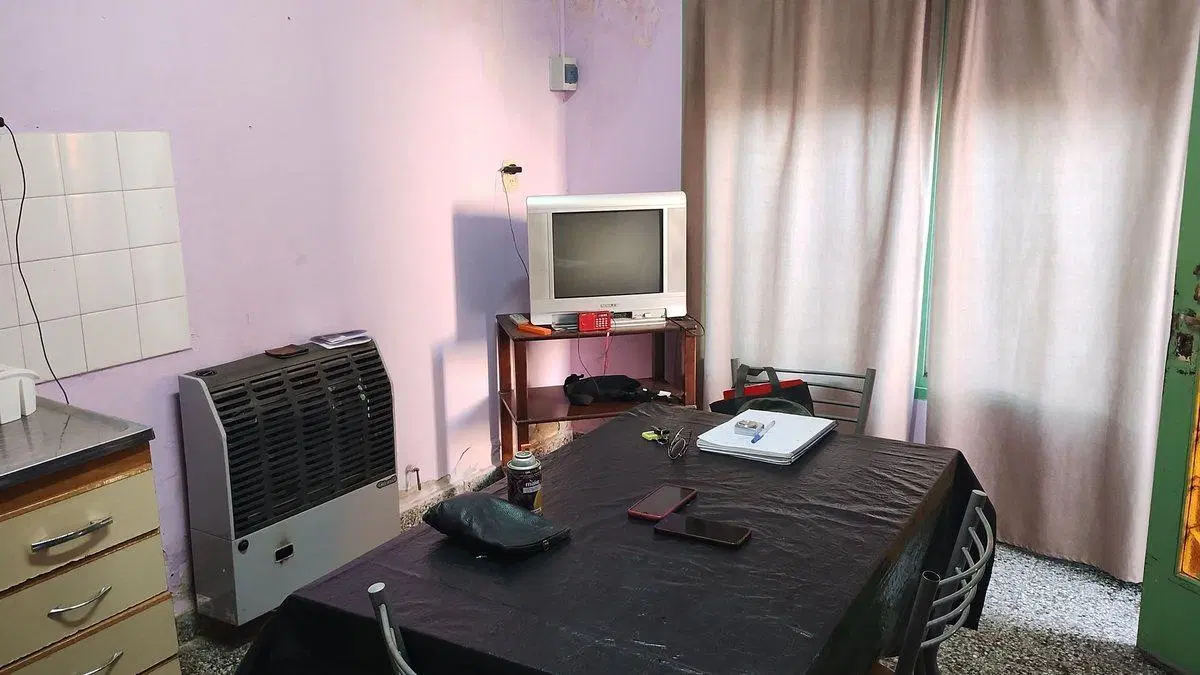 En Venta Casa Pequeña con Galpón 3