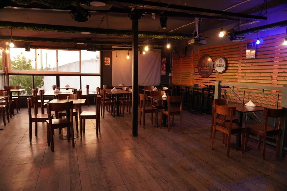 Venta Vivienda + Locales Comerciales + Bar equipad 5