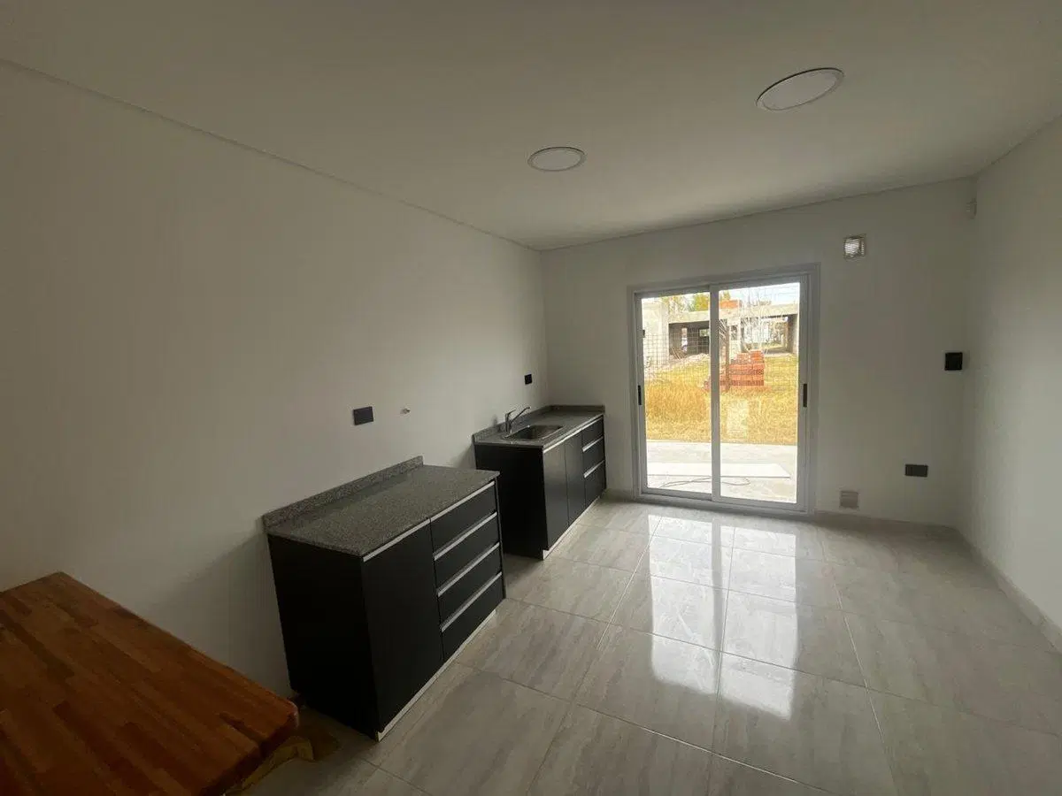 VENTA DUPLEX 3 DORMITORIOS B°LA CASONA ll PLOTTIER 2