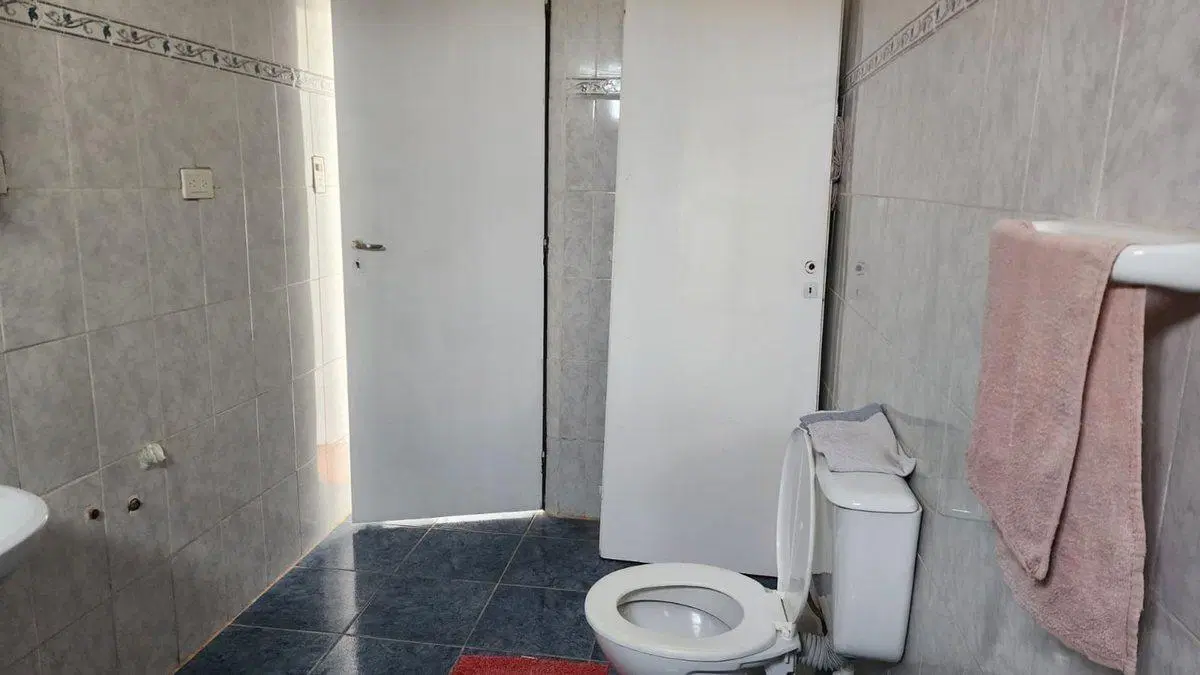 EN VENTA CASA CON MONOAMBIENTE - PLOTTIER 2