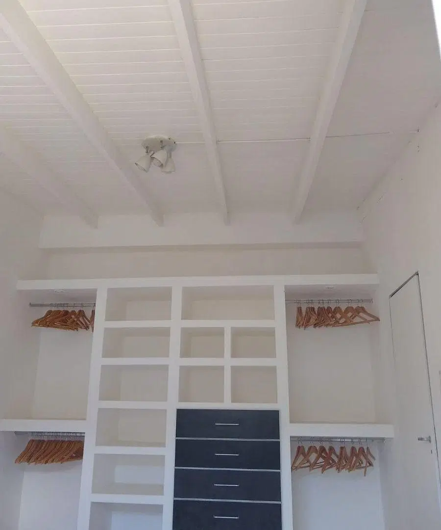 EN VENTA CASA CON MONOAMBIENTE - PLOTTIER 4