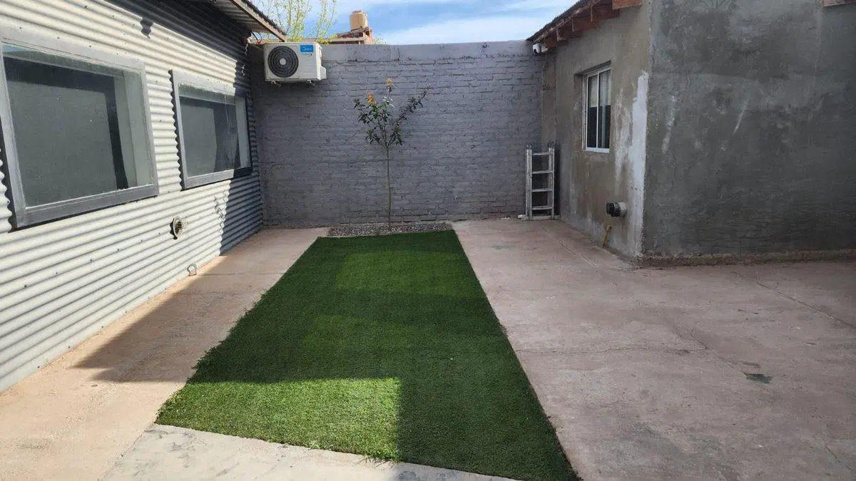 EN VENTA CASA CON MONOAMBIENTE - PLOTTIER 3