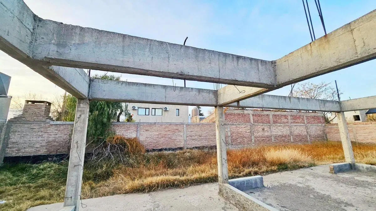 TERRENO EN VENTA CON PLATEA Y CIMENTACIÓN 3