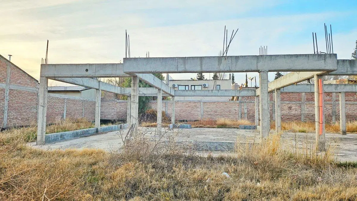 TERRENO EN VENTA CON PLATEA Y CIMENTACIÓN 5