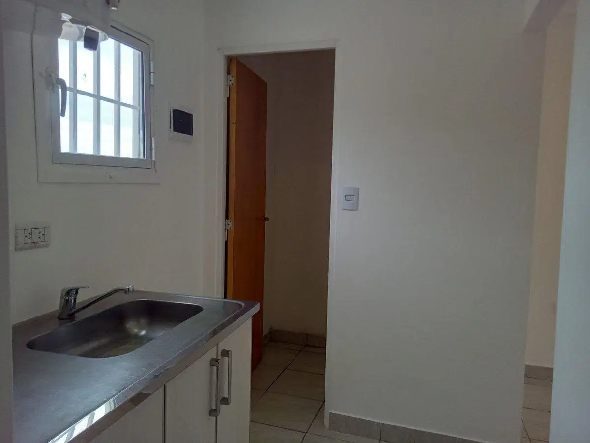 ALQUILER PREDIO INDUSTRIAL CON GALPON Y OFICINAS 5