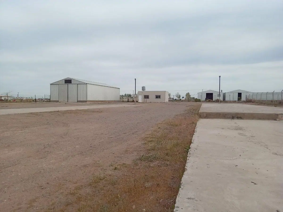 ALQUILER PREDIO INDUSTRIAL CON GALPON Y OFICINAS 3