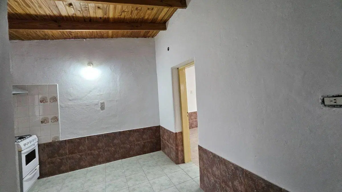ALQUILER DE LOCAL COMERCIAL - PLOTTIER CENTRO 2