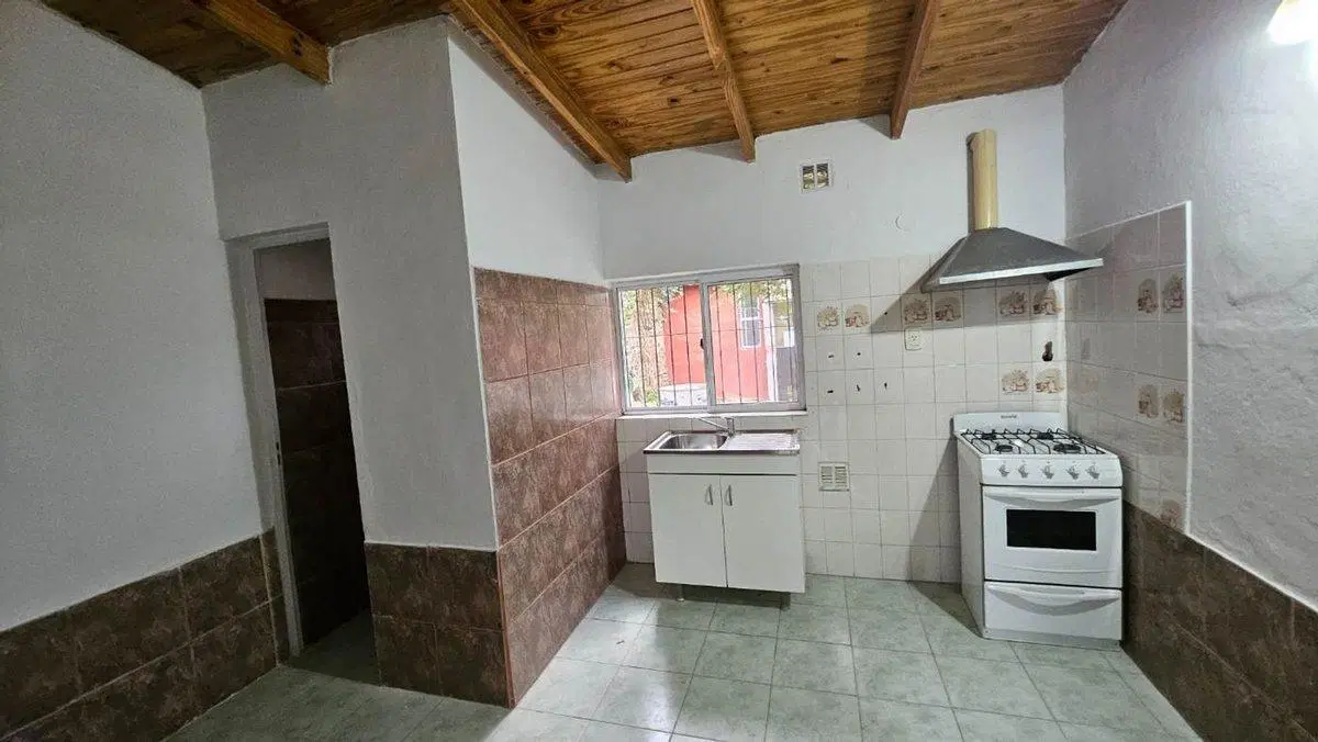 ALQUILER DE LOCAL COMERCIAL - PLOTTIER CENTRO 5