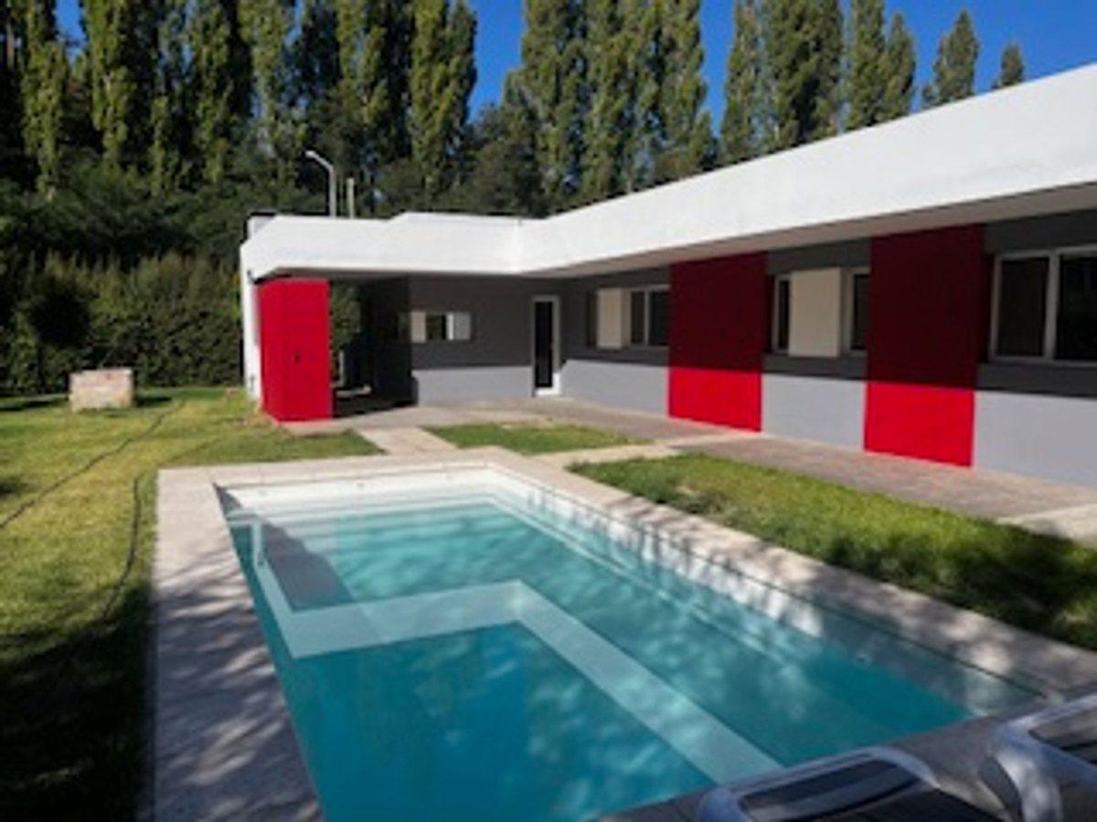 VENTA CASA 3 DORMITORIOS B° SANTA RITA PLOTTER NQN