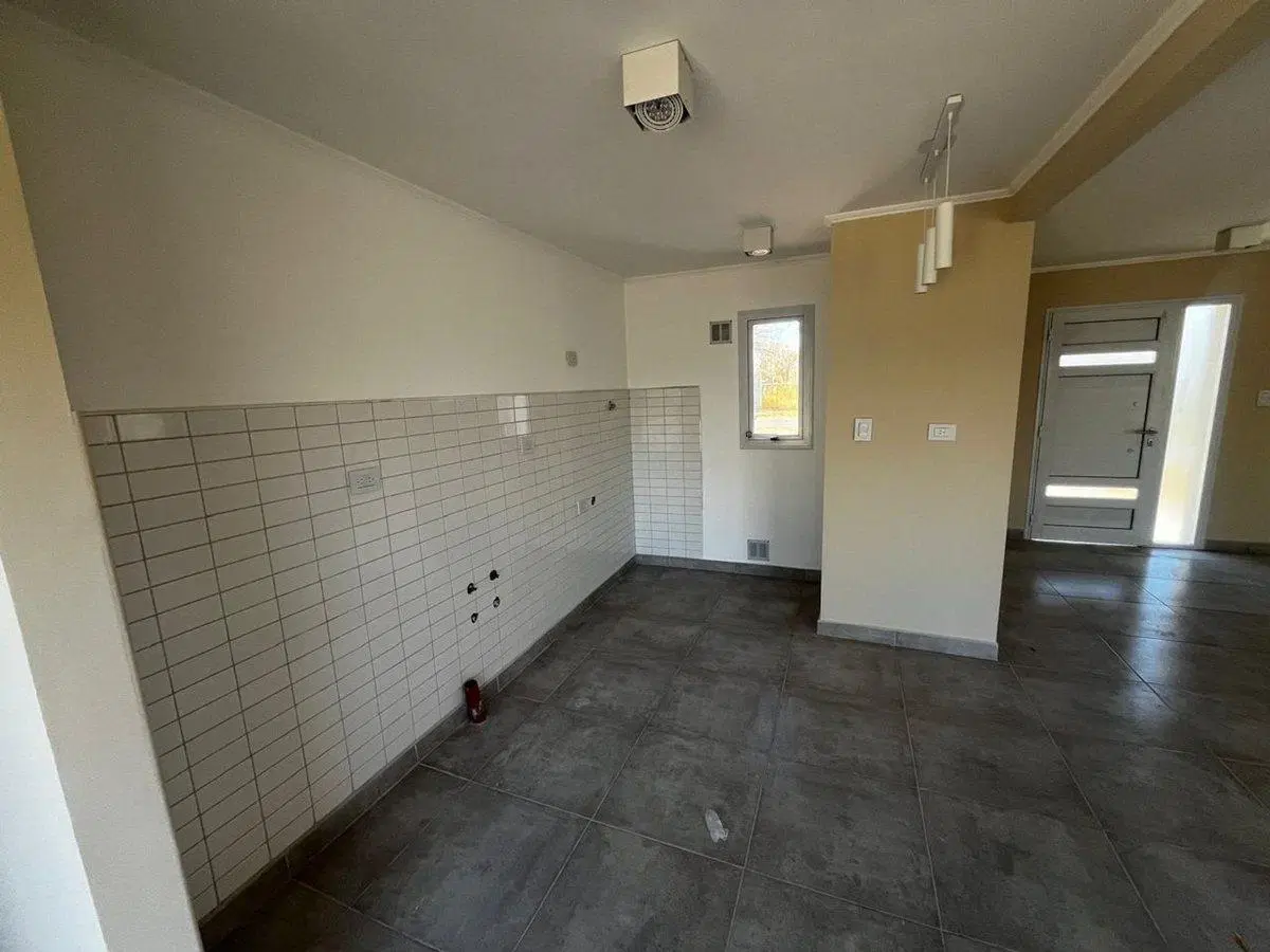 VENTA DE CASA 3 DORMITORIOS CANALES DE PLOTTIER 2