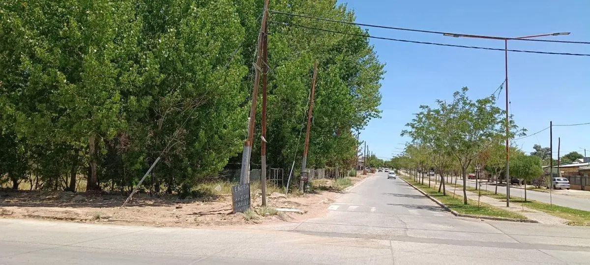 Lote 348 m2 ubicación privilegiada Plaza Huincul 4