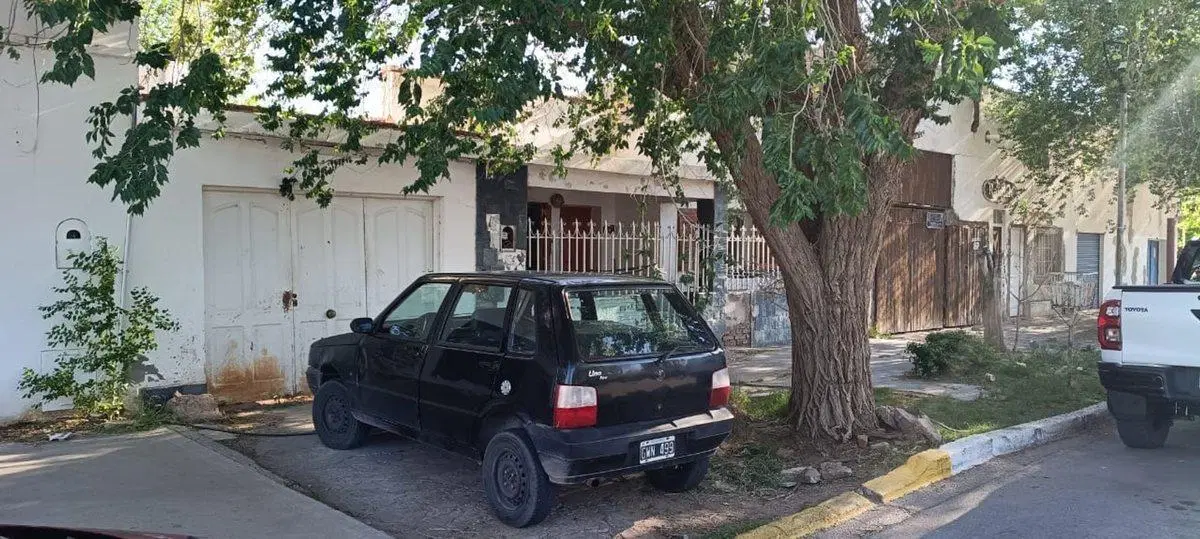 Lote  672 M2 y casa antigua en el centro Cutral Co 8