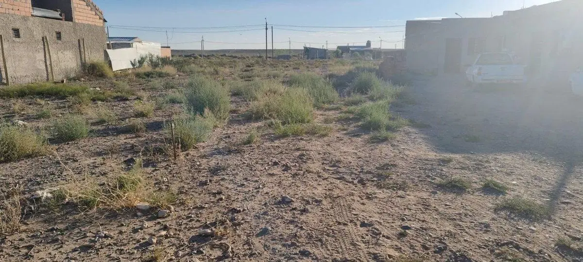 Excelente lote 300 m2 con escritura en Centenario 3