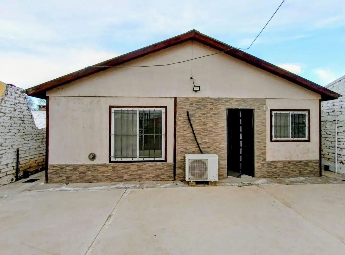 ALQUILER CASA DE 2 HABITACIONES - PLOTTIER 3