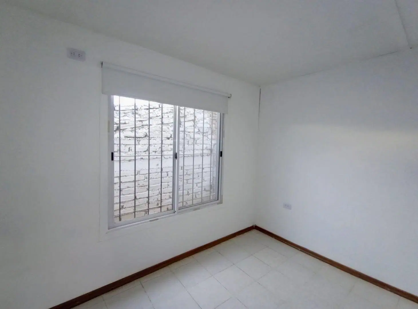 ALQUILER CASA DE 2 HABITACIONES - PLOTTIER 5