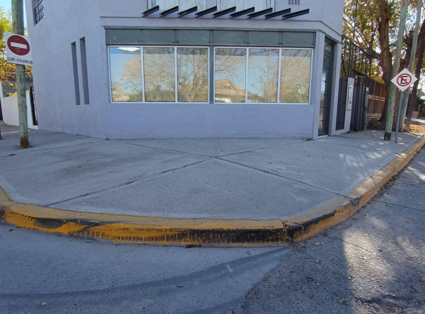 LOCAL COMERCIAL EN ALQUILER - PLOTTIER