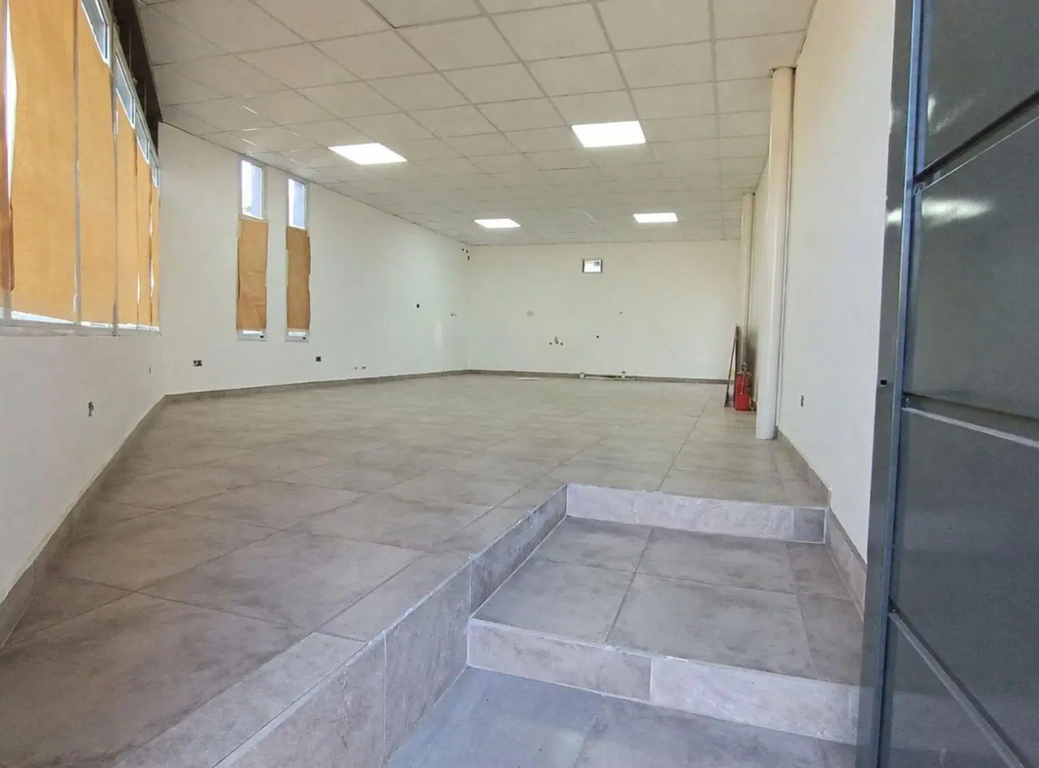 LOCAL COMERCIAL EN ALQUILER - PLOTTIER 5